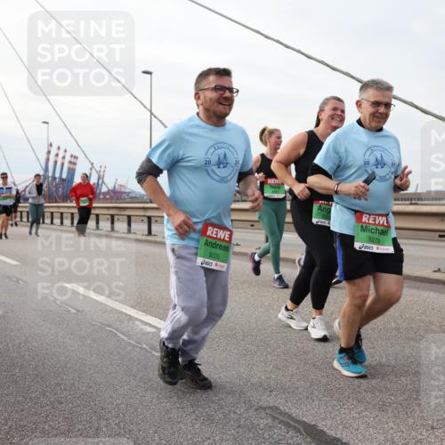 03.10.2025 - Köhlbrandbrückenlauf Lena Gebhardt http://msf.ph/oto/9205888 03.10.2025 16:02:54 Position 2 20, 24, 9276, 8394, 20, 24, 9278 meine-sportfotos.de