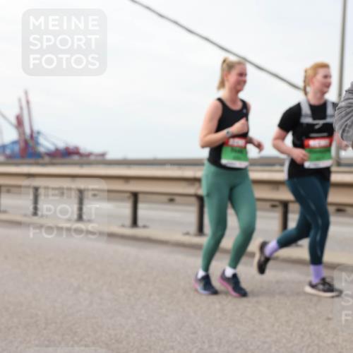03.10.2025 - Köhlbrandbrückenlauf Lena Gebhardt http://msf.ph/oto/9205892 03.10.2025 16:02:55 Position 2  meine-sportfotos.de