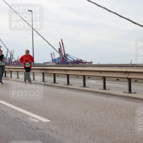 03.10.2025 - Köhlbrandbrückenlauf Lena Gebhardt http://msf.ph/oto/9205896 03.10.2025 16:02:56 Position 2  meine-sportfotos.de