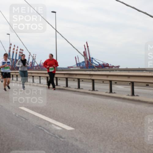 03.10.2025 - Köhlbrandbrückenlauf Lena Gebhardt http://msf.ph/oto/9205897 03.10.2025 16:02:56 Position 2  meine-sportfotos.de