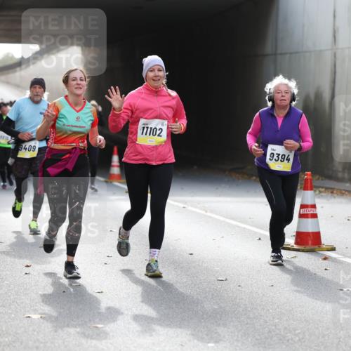 05.10.2025 - 20. swb-Marathon Bremen Michael Strokosch http://msf.ph/oto/9206140 05.10.2025 10:58:10 Laufen 9409, 20, 11102, 9394 meine-sportfotos.de