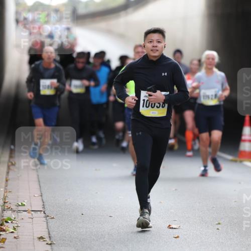 05.10.2025 - 20. swb-Marathon Bremen Michael Strokosch http://msf.ph/oto/9206212 05.10.2025 10:47:12 Laufen 10050 meine-sportfotos.de