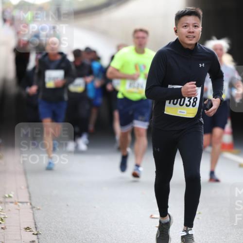 05.10.2025 - 20. swb-Marathon Bremen Michael Strokosch http://msf.ph/oto/9206216 05.10.2025 10:47:13 Laufen 0038 meine-sportfotos.de