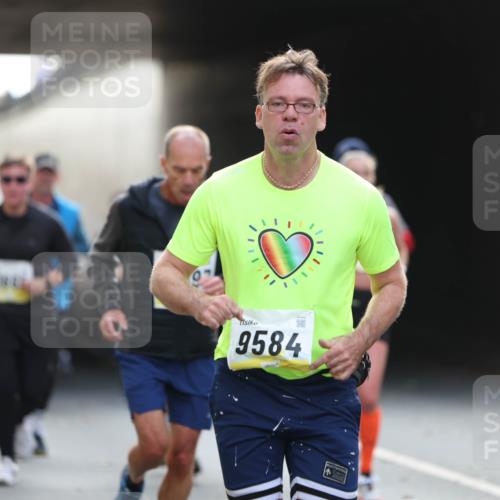 05.10.2025 - 20. swb-Marathon Bremen Michael Strokosch http://msf.ph/oto/9206220 05.10.2025 10:47:16 Laufen 9584, 115, 01886 meine-sportfotos.de