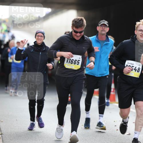 05.10.2025 - 20. swb-Marathon Bremen Michael Strokosch http://msf.ph/oto/9206225 05.10.2025 10:47:19 Laufen 11665, 1548, 1090 meine-sportfotos.de