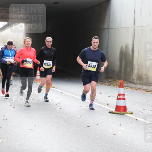 05.10.2025 - 20. swb-Marathon Bremen Michael Strokosch http://msf.ph/oto/9206248 05.10.2025 10:47:29 Laufen 977, 10388, 9939, 00 meine-sportfotos.de