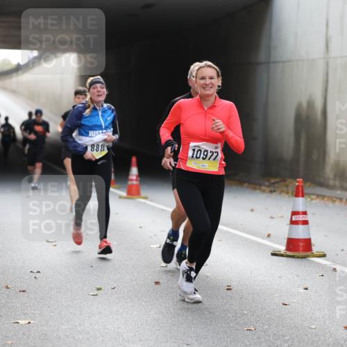 05.10.2025 - 20. swb-Marathon Bremen Michael Strokosch http://msf.ph/oto/9206250 05.10.2025 10:47:30 Laufen 888, 10977, 9939 meine-sportfotos.de