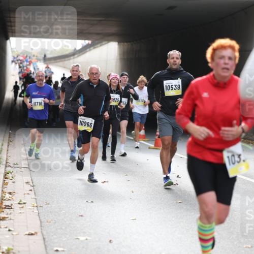 05.10.2025 - 20. swb-Marathon Bremen Michael Strokosch http://msf.ph/oto/9206338 05.10.2025 10:48:09 Laufen 11716, 10966, 925, 58, 1510, 10539, 103 meine-sportfotos.de