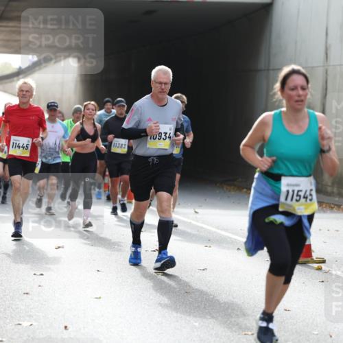 05.10.2025 - 20. swb-Marathon Bremen Michael Strokosch http://msf.ph/oto/9206390 05.10.2025 10:48:32 Laufen 995, 11445, 11383, 0934, 978, 11545 meine-sportfotos.de