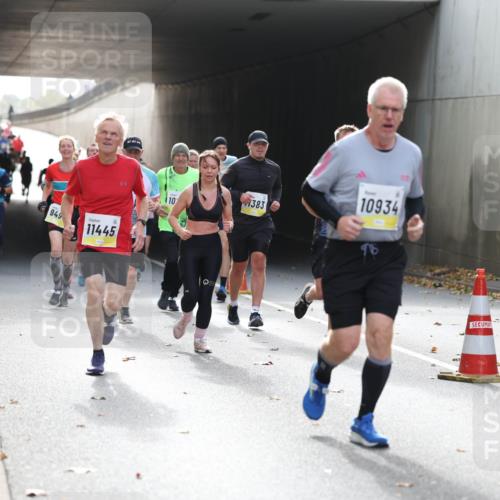 05.10.2025 - 20. swb-Marathon Bremen Michael Strokosch http://msf.ph/oto/9206392 05.10.2025 10:48:33 Laufen 1001, 9957, 949, 11445, 1383, 10, 10934, 96 meine-sportfotos.de