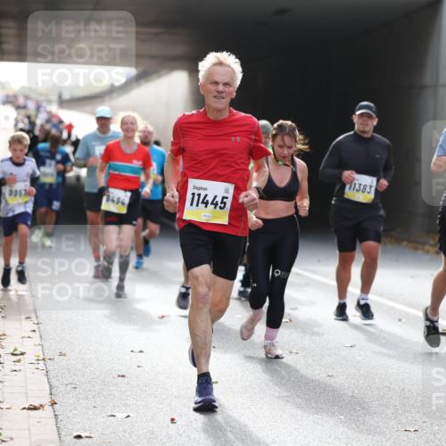 05.10.2025 - 20. swb-Marathon Bremen Michael Strokosch http://msf.ph/oto/9206394 05.10.2025 10:48:34 Laufen 8494, 9951, 11445, 11383, 10466 meine-sportfotos.de