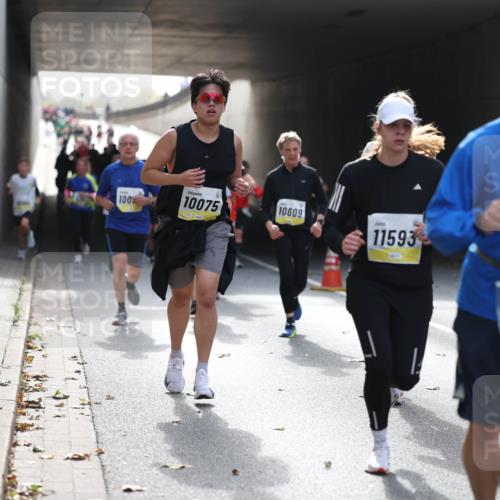 05.10.2025 - 20. swb-Marathon Bremen Michael Strokosch http://msf.ph/oto/9206436 05.10.2025 10:48:55 Laufen 100, 10075, 2450, 10609, 11593, 11339 meine-sportfotos.de