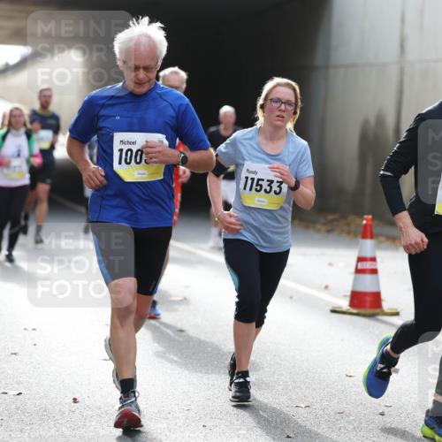 05.10.2025 - 20. swb-Marathon Bremen Michael Strokosch http://msf.ph/oto/9206446 05.10.2025 10:48:58 Laufen 100, 100, 11533, 1969, 10609 meine-sportfotos.de
