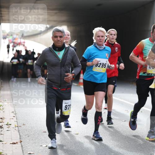 05.10.2025 - 20. swb-Marathon Bremen Michael Strokosch http://msf.ph/oto/9206496 05.10.2025 10:49:18 Laufen 971, 9295, 02351 meine-sportfotos.de