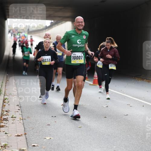 05.10.2025 - 20. swb-Marathon Bremen Michael Strokosch http://msf.ph/oto/9206509 05.10.2025 10:49:25 Laufen 10233, 560, 10007, 817, 10178 meine-sportfotos.de