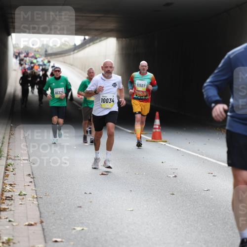 05.10.2025 - 20. swb-Marathon Bremen Michael Strokosch http://msf.ph/oto/9206517 05.10.2025 10:49:29 Laufen 10326, 10034, 11507, 9562 meine-sportfotos.de