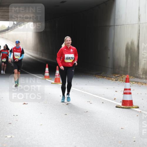 05.10.2025 - 20. swb-Marathon Bremen Michael Strokosch http://msf.ph/oto/9206534 05.10.2025 10:49:42 Laufen 10262, 1042, 10920 meine-sportfotos.de