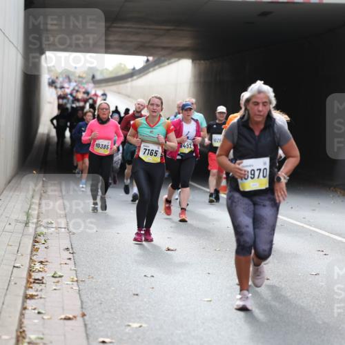 05.10.2025 - 20. swb-Marathon Bremen Michael Strokosch http://msf.ph/oto/9206561 05.10.2025 10:49:53 Laufen 1025, 9492, 10385, 7165, 970 meine-sportfotos.de