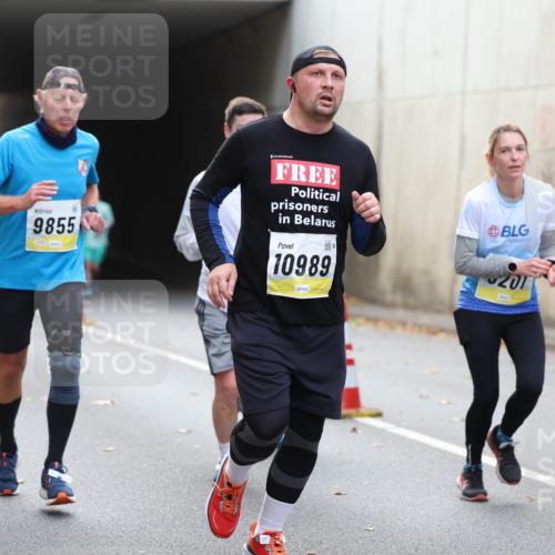 05.10.2025 - 20. swb-Marathon Bremen Michael Strokosch http://msf.ph/oto/9206654 05.10.2025 10:50:30 Laufen 10800, 9855, 10989 meine-sportfotos.de