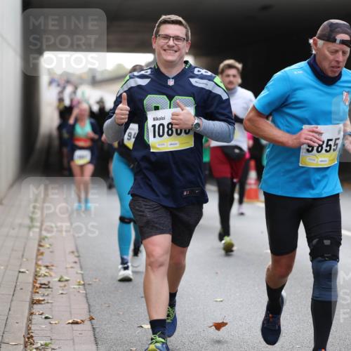 05.10.2025 - 20. swb-Marathon Bremen Michael Strokosch http://msf.ph/oto/9206656 05.10.2025 10:50:31 Laufen 94, 10800, 02095, 5855, 02536 meine-sportfotos.de