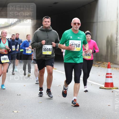 05.10.2025 - 20. swb-Marathon Bremen Michael Strokosch http://msf.ph/oto/9206662 05.10.2025 10:50:34 Laufen 11693, 77148, 10088, 0758, 0992 meine-sportfotos.de