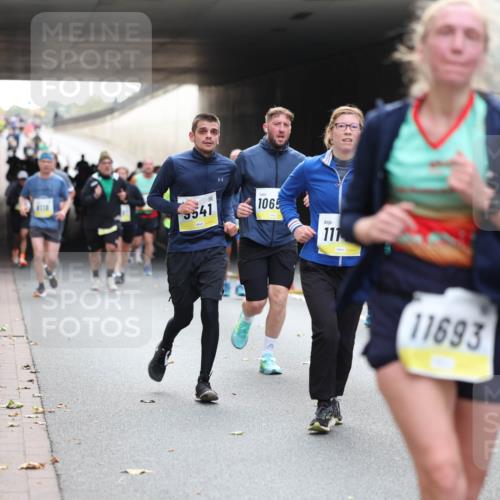 05.10.2025 - 20. swb-Marathon Bremen Michael Strokosch http://msf.ph/oto/9206671 05.10.2025 10:50:37 Laufen 4118, 5541, 1065, 111, 11693, 10 meine-sportfotos.de