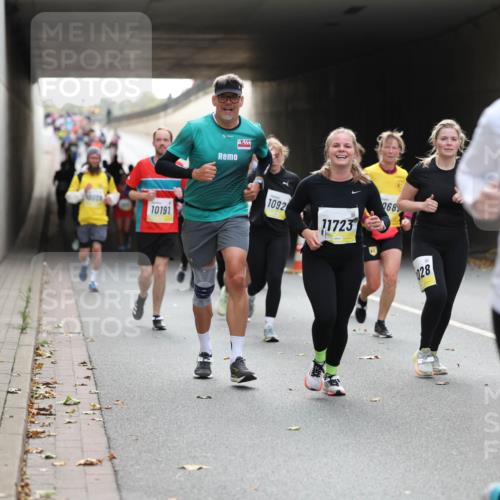 05.10.2025 - 20. swb-Marathon Bremen Michael Strokosch http://msf.ph/oto/9206708 05.10.2025 10:50:51 Laufen 10191, 401, 1092, 11723, 968, 028, 10546 meine-sportfotos.de