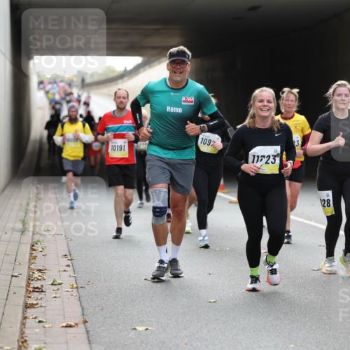 05.10.2025 - 20. swb-Marathon Bremen Michael Strokosch http://msf.ph/oto/9206709 05.10.2025 10:50:52 Laufen 10191, 1097, 11323, 128 meine-sportfotos.de