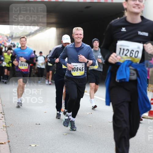 05.10.2025 - 20. swb-Marathon Bremen Michael Strokosch http://msf.ph/oto/9206760 05.10.2025 10:51:20 Laufen 10644, 10845, 11260 meine-sportfotos.de