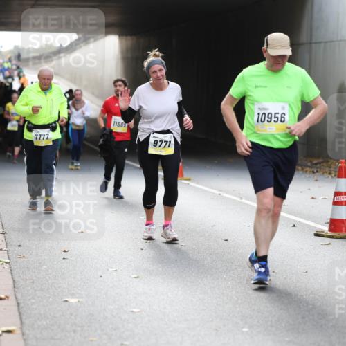 05.10.2025 - 20. swb-Marathon Bremen Michael Strokosch http://msf.ph/oto/9206802 05.10.2025 10:58:19 Laufen 7777, 11609, 9771, 10956 meine-sportfotos.de