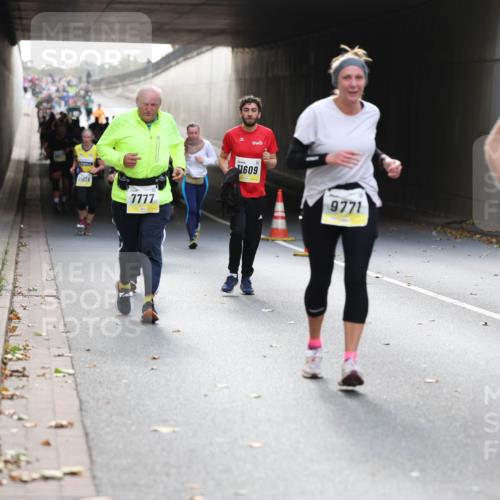 05.10.2025 - 20. swb-Marathon Bremen Michael Strokosch http://msf.ph/oto/9206806 05.10.2025 10:58:20 Laufen 11656, 7777, 11609, 10956, 9771 meine-sportfotos.de