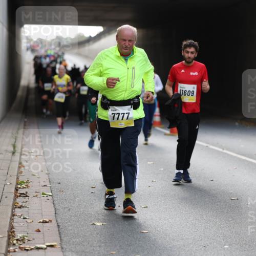 05.10.2025 - 20. swb-Marathon Bremen Michael Strokosch http://msf.ph/oto/9206818 05.10.2025 10:58:22 Laufen 7777, 11609 meine-sportfotos.de