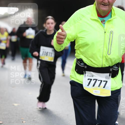 05.10.2025 - 20. swb-Marathon Bremen Michael Strokosch http://msf.ph/oto/9206822 05.10.2025 10:58:24 Laufen 11611, 7777 meine-sportfotos.de
