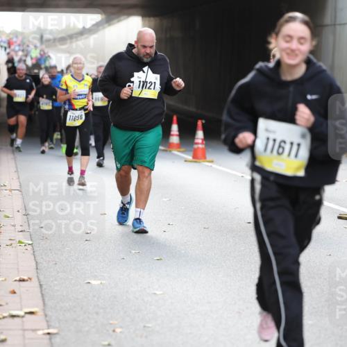 05.10.2025 - 20. swb-Marathon Bremen Michael Strokosch http://msf.ph/oto/9206824 05.10.2025 10:58:25 Laufen 1121, 11656, 11611 meine-sportfotos.de