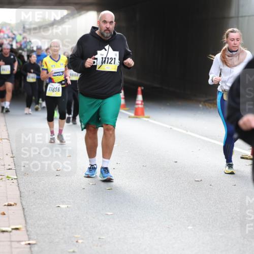 05.10.2025 - 20. swb-Marathon Bremen Michael Strokosch http://msf.ph/oto/9206828 05.10.2025 10:58:25 Laufen 11636, 121, 11611 meine-sportfotos.de