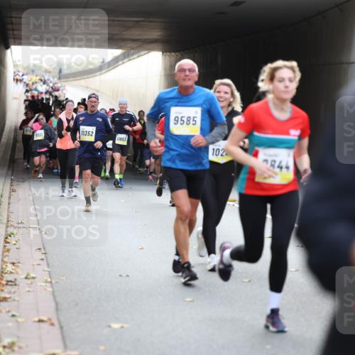05.10.2025 - 20. swb-Marathon Bremen Michael Strokosch http://msf.ph/oto/9206866 05.10.2025 10:51:54 Laufen 9221, 11352, 11663, 9585, 102, 844, 116 meine-sportfotos.de