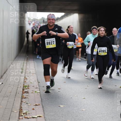 05.10.2025 - 20. swb-Marathon Bremen Michael Strokosch http://msf.ph/oto/9206867 05.10.2025 10:58:31 Laufen 9927, 1035, 9765, 964, 9660 meine-sportfotos.de