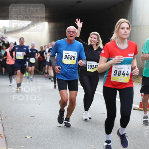 05.10.2025 - 20. swb-Marathon Bremen Michael Strokosch http://msf.ph/oto/9206868 05.10.2025 10:51:54 Laufen 9372, 11352, 9585, 10281, 9844 meine-sportfotos.de