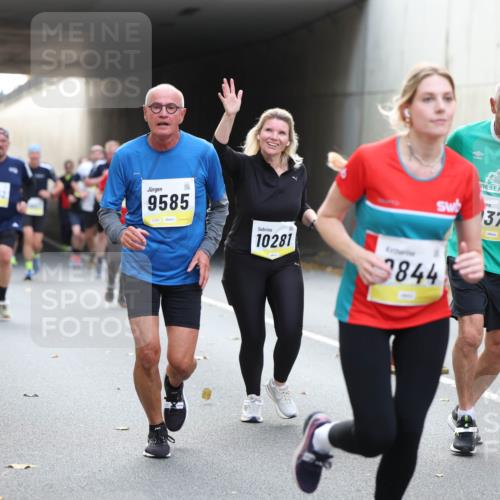 05.10.2025 - 20. swb-Marathon Bremen Michael Strokosch http://msf.ph/oto/9206870 05.10.2025 10:51:55 Laufen 372, 9585, 10281, 844 meine-sportfotos.de