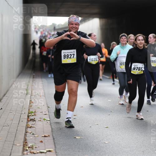 05.10.2025 - 20. swb-Marathon Bremen Michael Strokosch http://msf.ph/oto/9206871 05.10.2025 10:58:32 Laufen 9927, 11035, 105, 9765, 1964, 96 meine-sportfotos.de