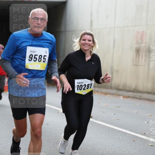 05.10.2025 - 20. swb-Marathon Bremen Michael Strokosch http://msf.ph/oto/9206877 05.10.2025 10:51:56 Laufen 352, 9585, 10281, 02328 meine-sportfotos.de