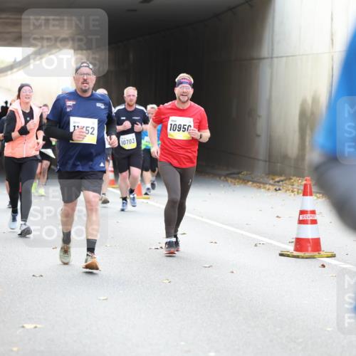 05.10.2025 - 20. swb-Marathon Bremen Michael Strokosch http://msf.ph/oto/9206882 05.10.2025 10:51:57 Laufen 9221, 1252, 10703, 10950 meine-sportfotos.de