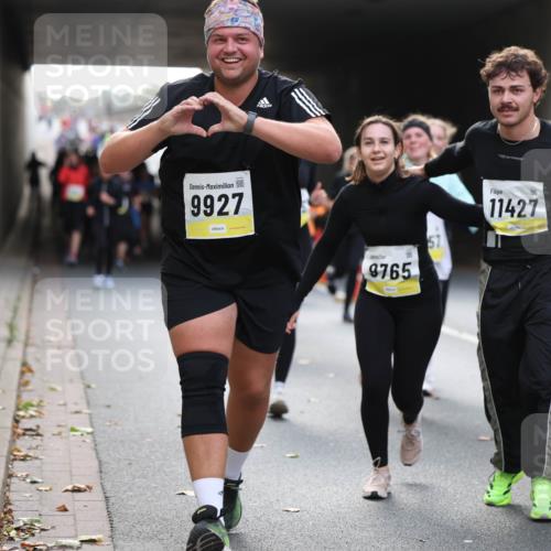 05.10.2025 - 20. swb-Marathon Bremen Michael Strokosch http://msf.ph/oto/9206883 05.10.2025 10:58:33 Laufen 9927, 9765, 51, 11427 meine-sportfotos.de