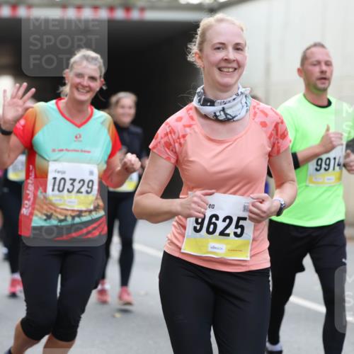 05.10.2025 - 20. swb-Marathon Bremen Michael Strokosch http://msf.ph/oto/9206902 05.10.2025 10:52:05 Laufen 8718, 20, 10329, 9625, 9914 meine-sportfotos.de