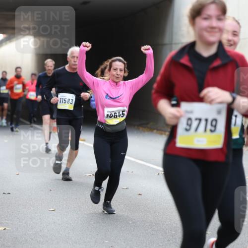 05.10.2025 - 20. swb-Marathon Bremen Michael Strokosch http://msf.ph/oto/9206911 05.10.2025 10:52:07 Laufen 9043, 11583, 10645, 9719 meine-sportfotos.de