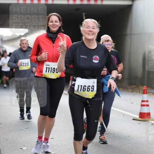 05.10.2025 - 20. swb-Marathon Bremen Michael Strokosch http://msf.ph/oto/9206922 05.10.2025 10:58:43 Laufen 3220, 11196, 11669 meine-sportfotos.de