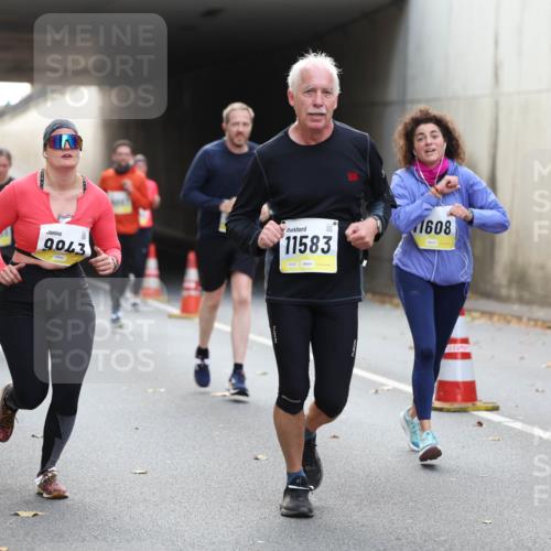 05.10.2025 - 20. swb-Marathon Bremen Michael Strokosch http://msf.ph/oto/9206923 05.10.2025 10:52:09 Laufen 9043, 11583, 1608 meine-sportfotos.de