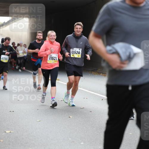 05.10.2025 - 20. swb-Marathon Bremen Michael Strokosch http://msf.ph/oto/9206933 05.10.2025 10:52:15 Laufen 11521, 11591, 11700, 11520 meine-sportfotos.de