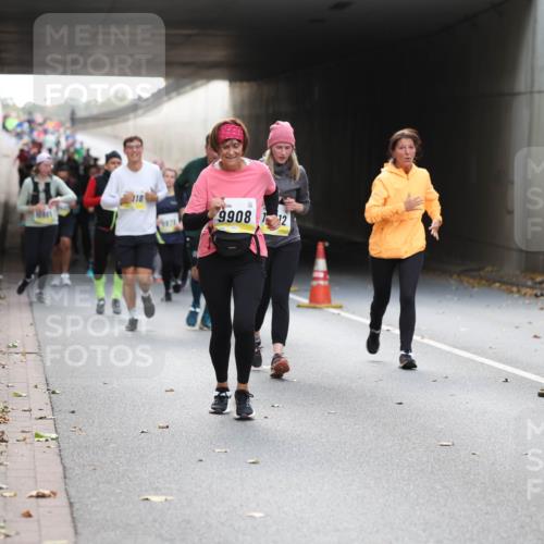 05.10.2025 - 20. swb-Marathon Bremen Michael Strokosch http://msf.ph/oto/9206936 05.10.2025 10:58:47 Laufen 18, 10045, 9908, 12 meine-sportfotos.de