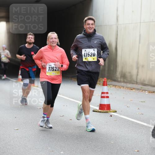 05.10.2025 - 20. swb-Marathon Bremen Michael Strokosch http://msf.ph/oto/9206938 05.10.2025 10:52:16 Laufen 11700, 11521, 11520, 10694 meine-sportfotos.de
